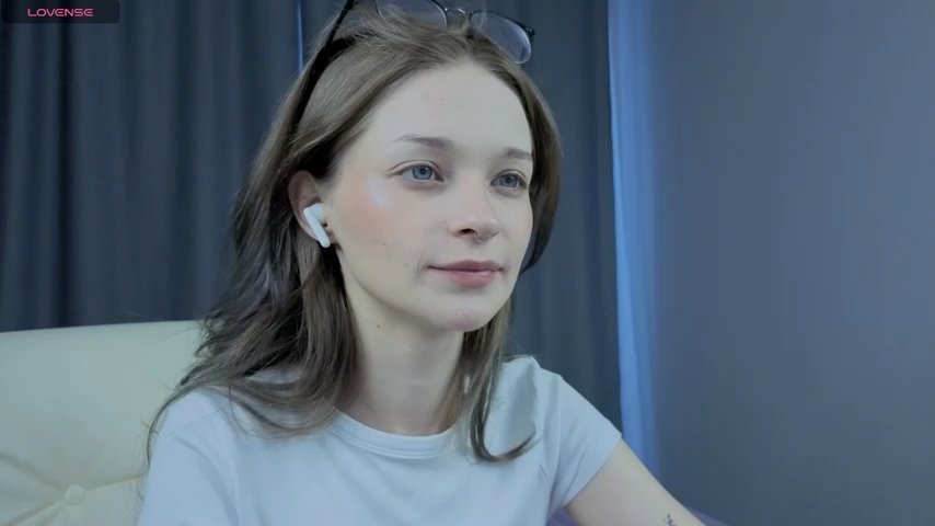 vialeta_baby live cam screenshot female on TipShow – Interactive Live Cam Shows — screenshot #1